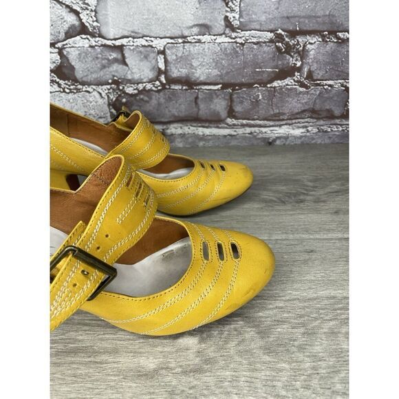 Re-Mix Classic Vintage Yellow Leather Round Toe Mary Jane Heels Women 7M US/38EU - Picture 7 of 16